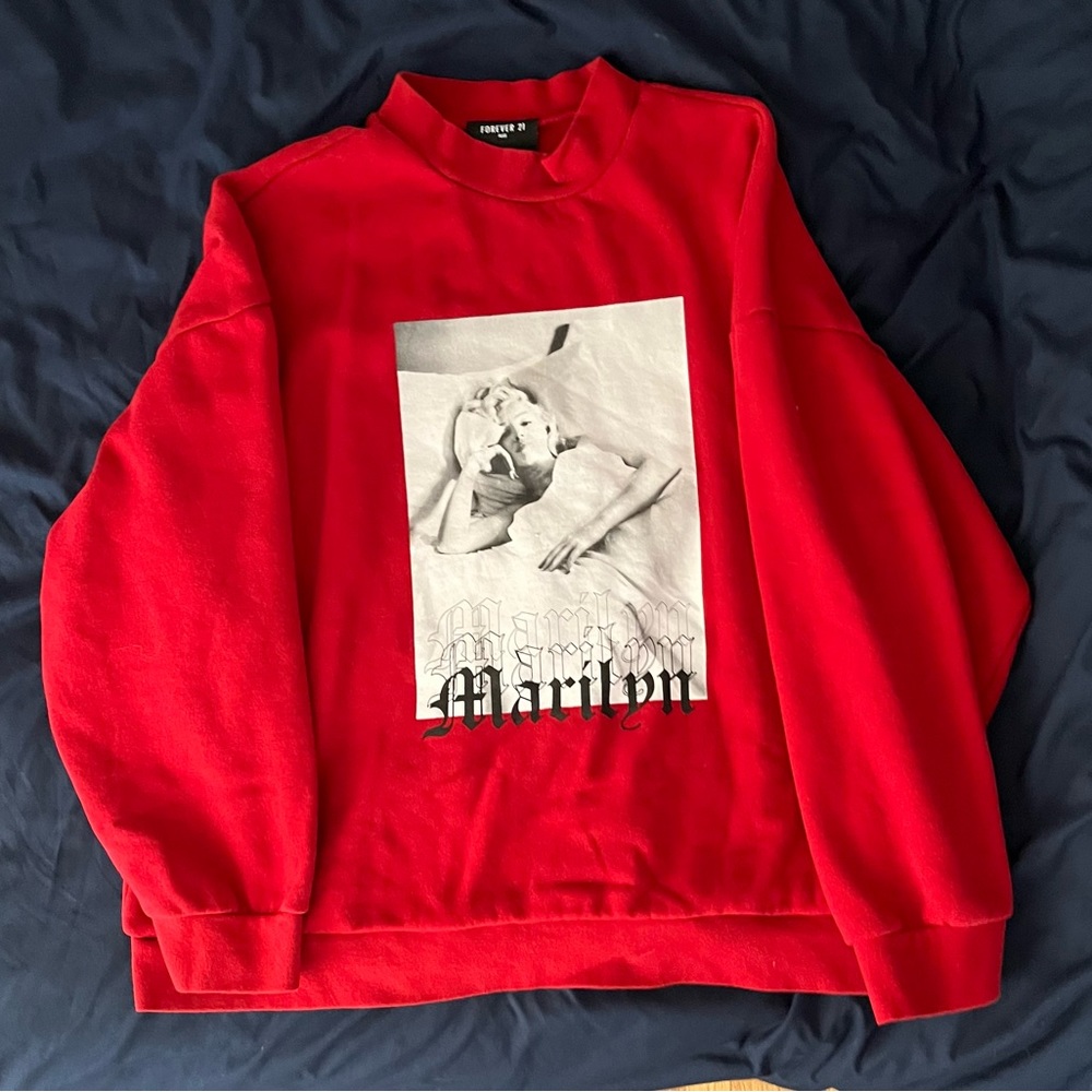 Red Marilyn Monroe sweater, used, large